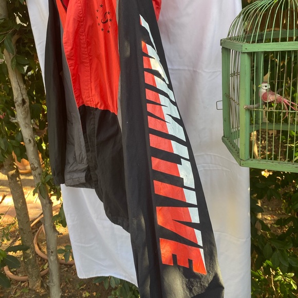 Wind breaker - Picture 4 of 5